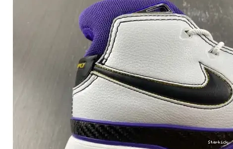 Pt 81 Protro Game Nike AQ2728-105 Kobe 1 0705